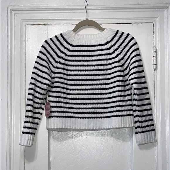 Black and White Striped Crew Neck Sweater with Ribbed Texture - Picture 4 of 4